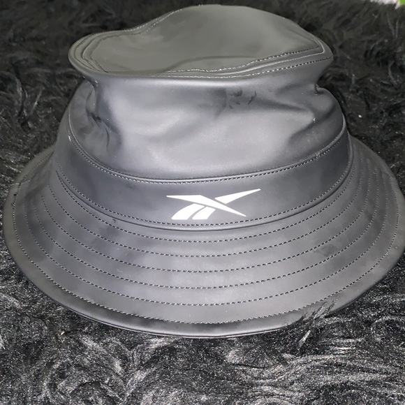 Reebok bucket hat - Picture 1 of 3